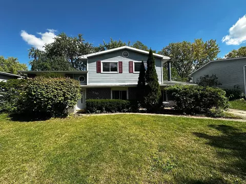 330 Ruth Cir, Bolingbrook, IL 60440