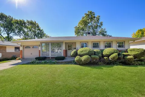 511 Briarwood Ln, Elk Grove Village, IL 60007