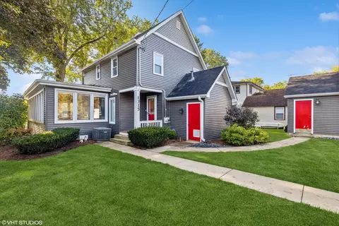 1315 Sunnyside Beach Dr, Johnsburg, IL 60051