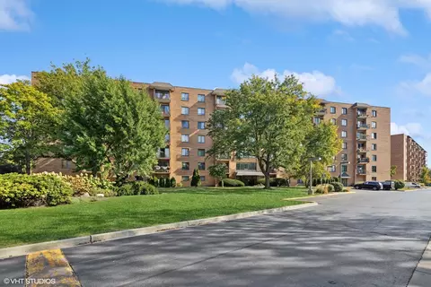 1747 W Crystal Ln #205, Mount Prospect, IL 60056