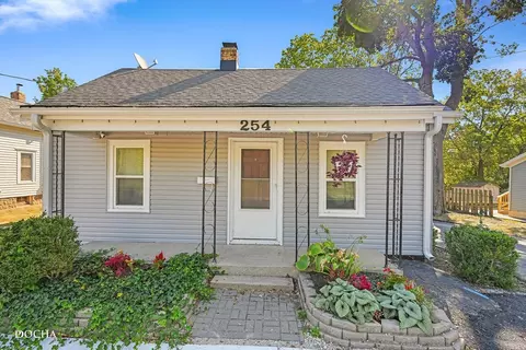 254 S Water St, Batavia, IL 60510
