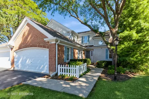 510 Green Bridge Ln, Prospect Heights, IL 60070