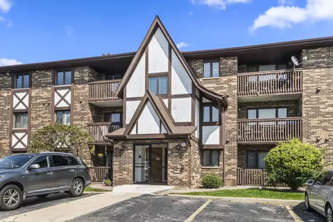 10620 Ridgeland Ave #2B, Chicago Ridge, IL 60415
