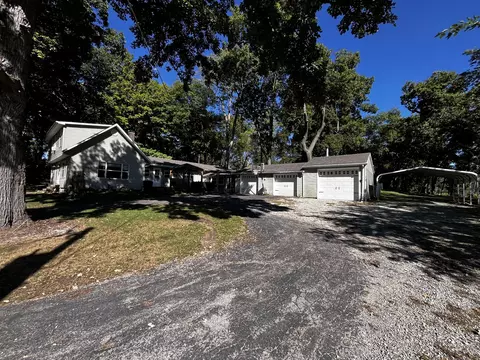 21464 Mathew Rd, Sterling, IL 61081