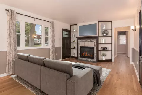 Living - 845 Rose Ave, Des Plaines, IL 60016 photo 1 of 5
