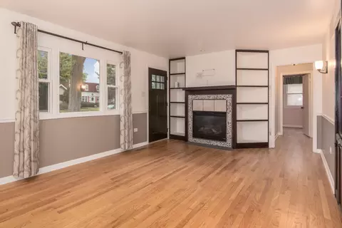 Living - 845 Rose Ave, Des Plaines, IL 60016 photo 2 of 5
