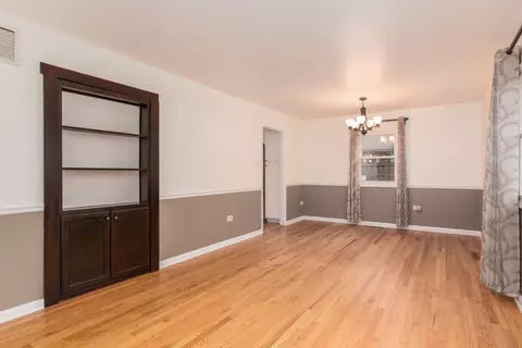 Living - 845 Rose Ave, Des Plaines, IL 60016 photo 4 of 5