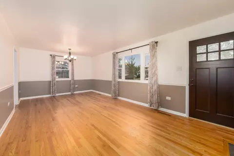 Living - 845 Rose Ave, Des Plaines, IL 60016 photo 3 of 5