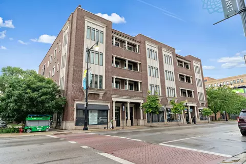 2401 N Janssen Ave #305, Chicago, IL 60614