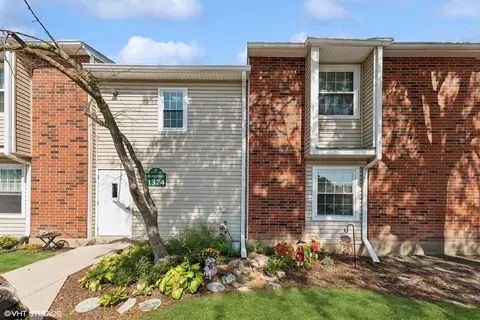 1374 E Wyndham Cir #102, Palatine, IL 60074