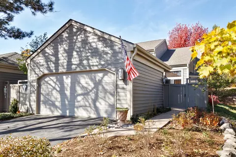 438 White Oak Ln, Barrington, IL 60010