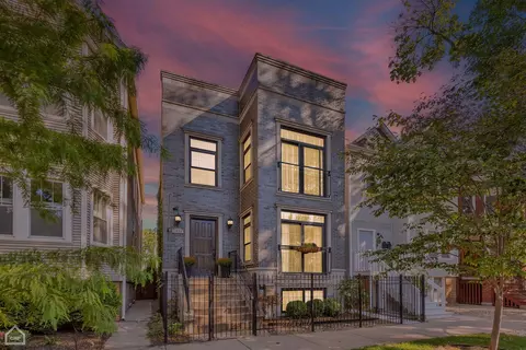 1918 W Henderson St, Chicago, IL 60657