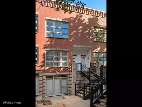 855 W Erie St #107, Chicago, IL 60642