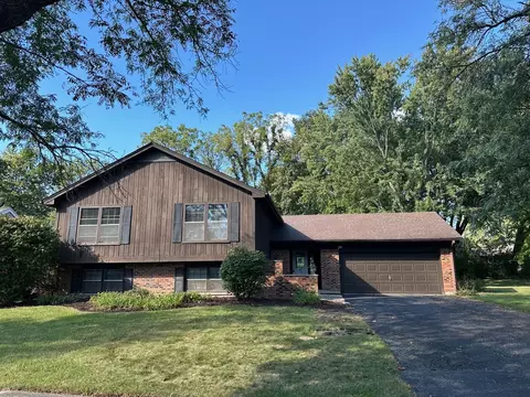 518 Longmeadow Cir, Saint Charles, IL 60174