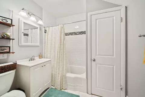 5030 N Kedvale Ave, Chicago, IL 60630 photo 22