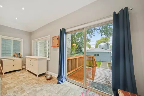 5030 N Kedvale Ave, Chicago, IL 60630 photo 15