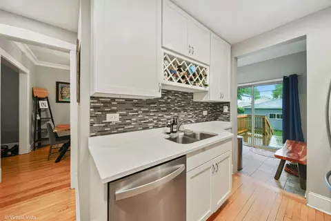 5030 N Kedvale Ave, Chicago, IL 60630 photo 9