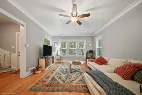 5030 N Kedvale Ave, Chicago, IL 60630 photo 4