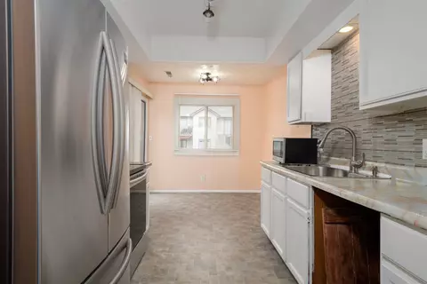 Kitchen - 1600 Northbrook Dr #B8, Normal, IL 61761 photo 2 of 4
