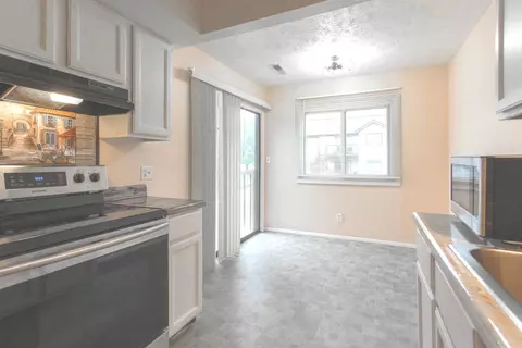 Kitchen - 1600 Northbrook Dr #B8, Normal, IL 61761 photo 4 of 4