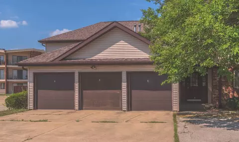 1600 Northbrook Dr #B8, Normal, IL 61761