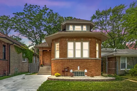 8104 S Oglesby Ave, Chicago, IL 60617