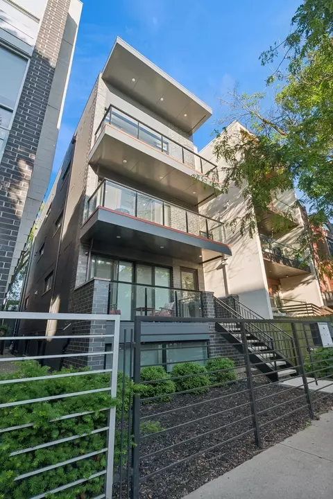 877 N Marshfield Ave #3, Chicago, IL 60622