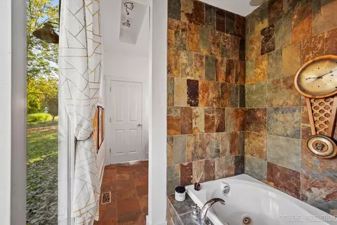 Bath - 5 N540 Guild Ln, Wayne, IL 60184 photo 3 of 5