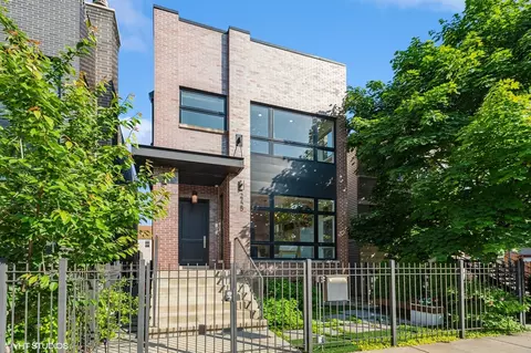 2725 W Chanay St, Chicago, IL 60647