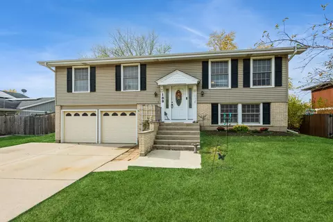 188 Lockwood Ln, Bloomingdale, IL 60108