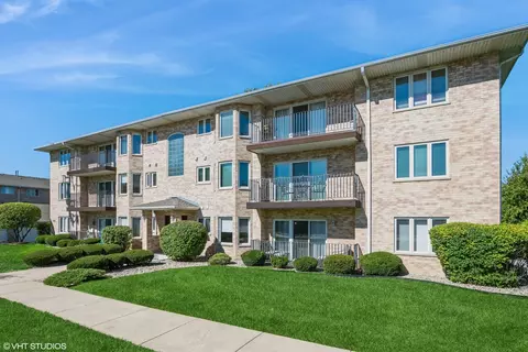 10228 Southwest Hwy #2D, Chicago Ridge, IL 60415