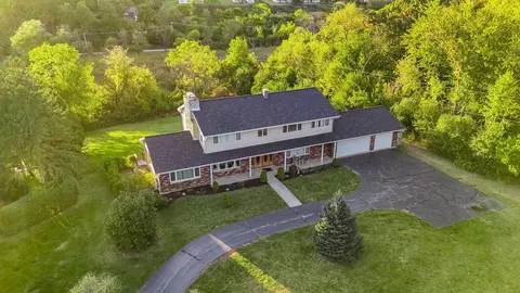 400 Jaclay Ct, Sleepy Hollow, IL 60118
