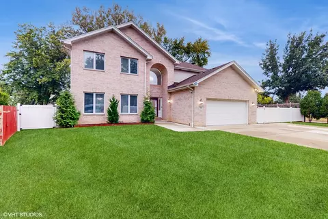 980 Lucinda Dr, Buffalo Grove, IL 60089
