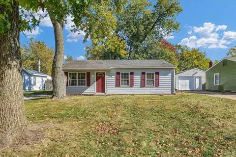 1710 Parkside Ter, Champaign, IL 61821