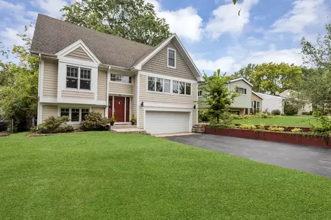 70 S Main St, Glen Ellyn, IL 60137