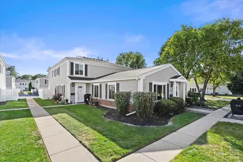 1409 Quaker Ln #128A, Prospect Heights, IL 60070