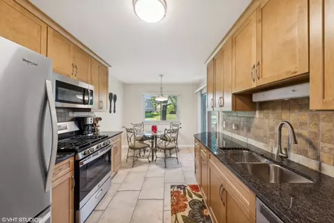 Kitchen - 543 Greystone Ln #D1, Wheeling, IL 60090 photo 1 of 1