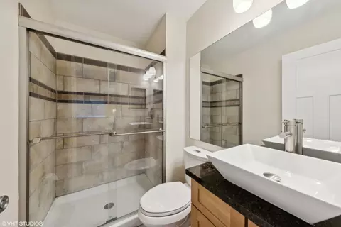 Bath - 543 Greystone Ln #D1, Wheeling, IL 60090 photo 1 of 2