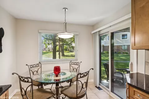 Dining - 543 Greystone Ln #D1, Wheeling, IL 60090 photo 1 of 1