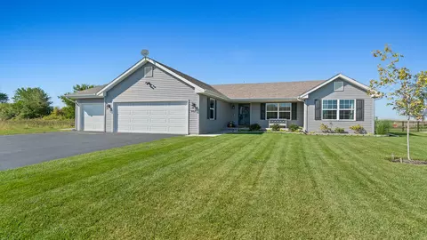 942 White Birch Ln, Davis Junction, IL 61020