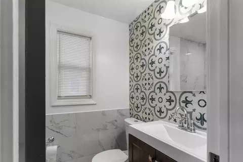 Bath - 11544 S Aberdeen St, Chicago, IL 60643 photo 1 of 6