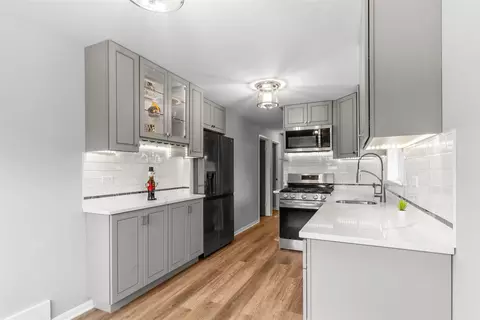 Kitchen - 11544 S Aberdeen St, Chicago, IL 60643 photo 1 of 7