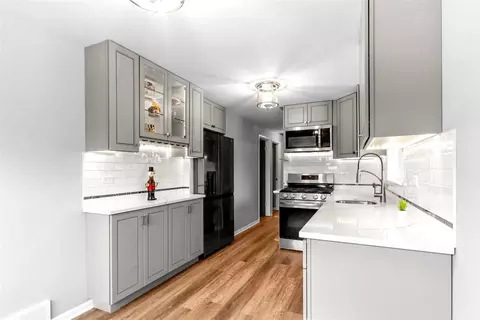 Kitchen - 11544 S Aberdeen St, Chicago, IL 60643 photo 4 of 7