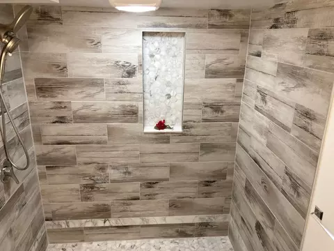 Bath - 11544 S Aberdeen St, Chicago, IL 60643 photo 4 of 6