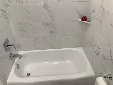 Bath - 11544 S Aberdeen St, Chicago, IL 60643 photo 5 of 6
