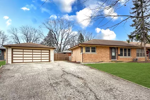 105 N Gables Blvd, Wheaton, IL 60187 photo 2