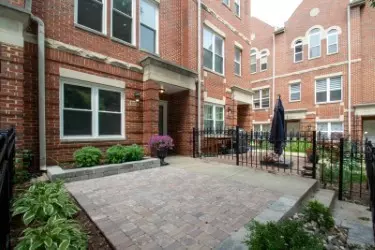 5220 S Berkeley Ave #E, Chicago, IL 60615