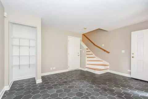 Living - 5220 S Berkeley Ave #E, Chicago, IL 60615 photo 3 of 3