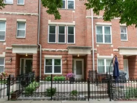 Exterior - 5220 S Berkeley Ave #E, Chicago, IL 60615 photo 2 of 3