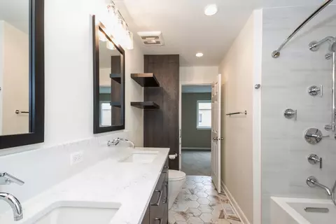 Bath - 5220 S Berkeley Ave #E, Chicago, IL 60615 photo 1 of 1